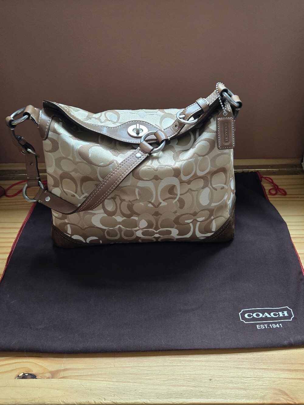 Coach Chelsea Hobo Tan/Brown 10143